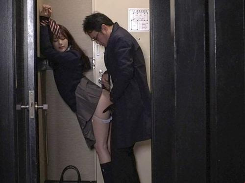 이웃 아이자와 미나미의 아름다움에 반하다
